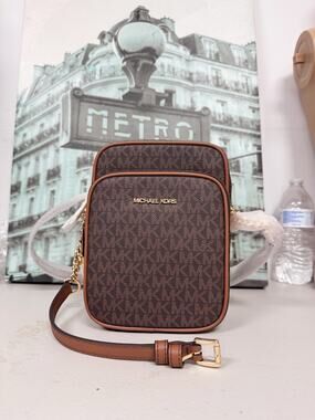 Michael Kors 35F1GTVC2B Jet Set Travel Medium Logo Crossbody Bag